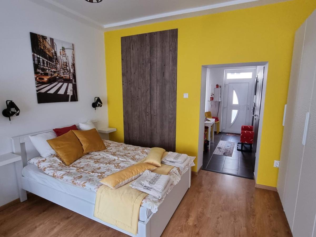 Апартаменты Flora Apartman Сегед Экстерьер фото