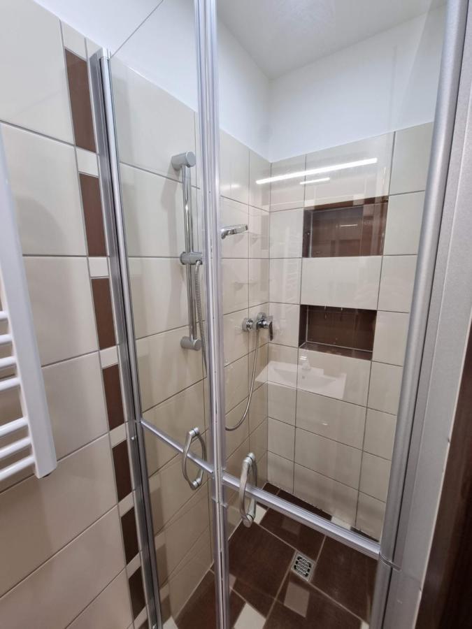 Апартаменты Flora Apartman Сегед Экстерьер фото