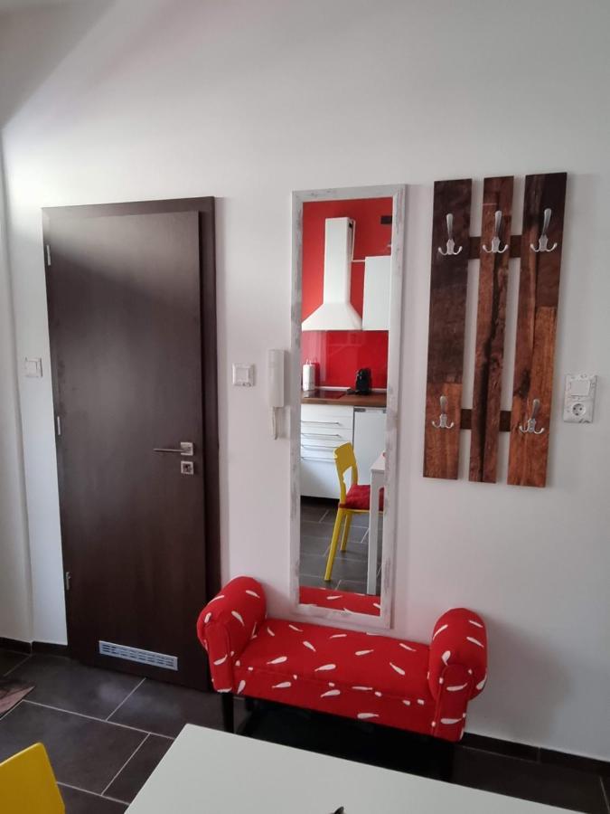Апартаменты Flora Apartman Сегед Экстерьер фото